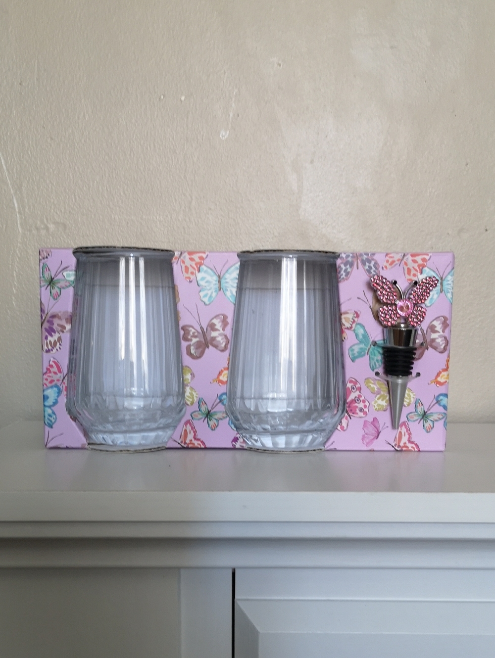 New Betsy Johnson Set of 2 Stemless Wine Glasses w Butterfly Wine Stopper 13oz